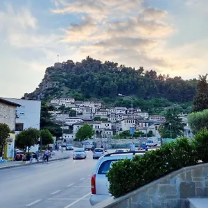 Downtown , Berat Albanië