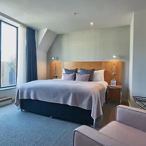 4* Hotell Apex Of